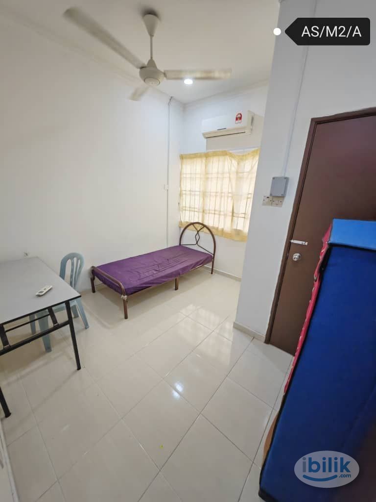 Middle Room at Bandar Puteri Puchong, Puchong - Image 1