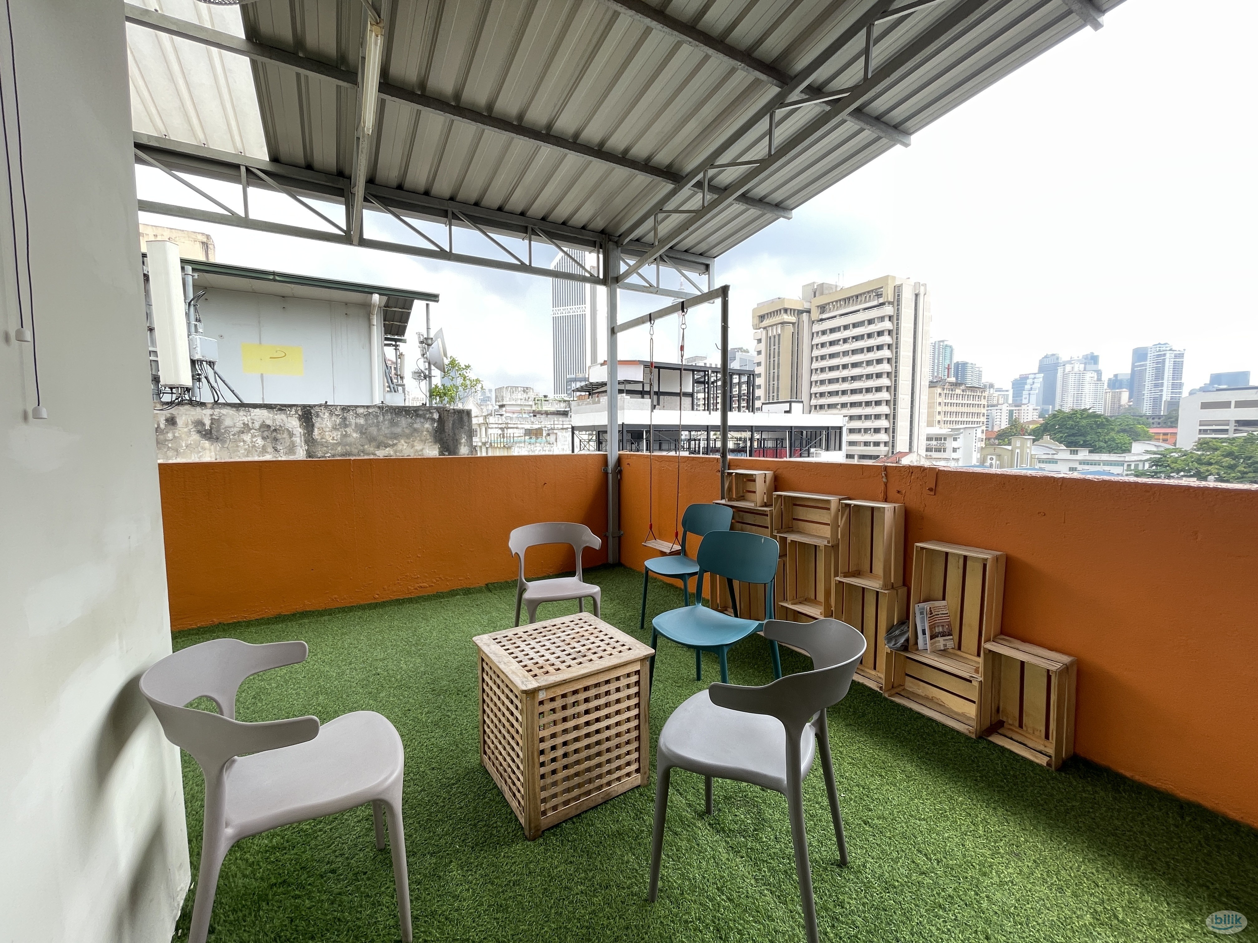 3 mins walk 🚶🏼‍♂LRT Pasar Seni 🚂 Room rent at Petaling Street - Image 3