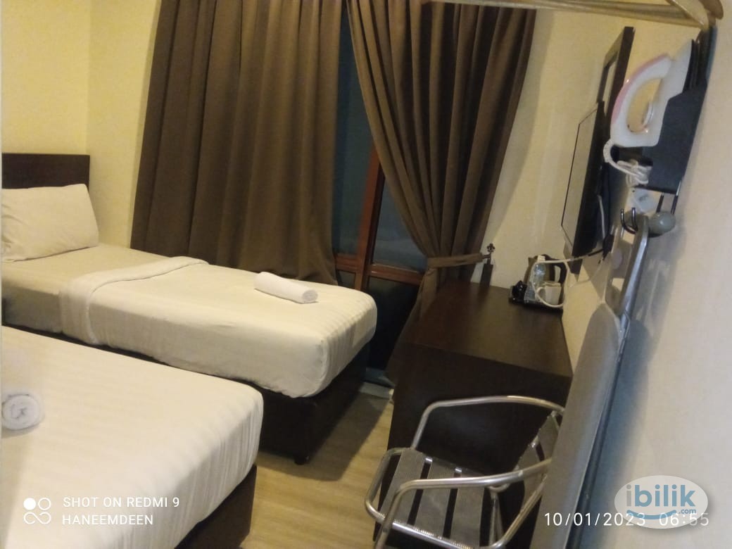 LRT Masjid Jamek Master Room with Private Bathroom - Fully Furnished - Image 3
