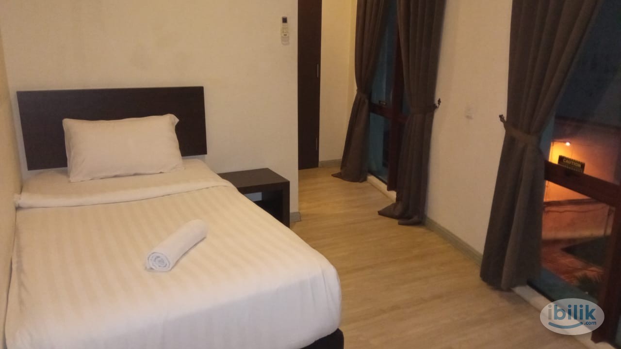 LRT Masjid Jamek Master Room with Private Bathroom - Fully Furnished - Image 4