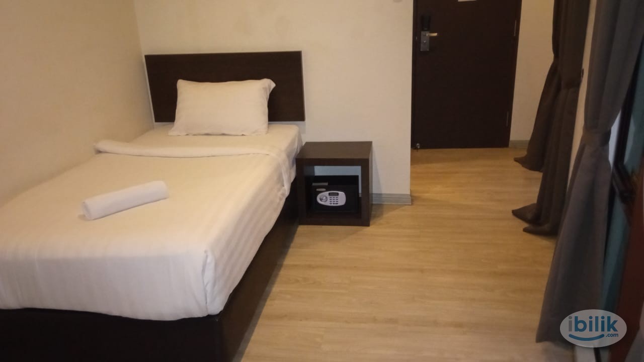 LRT Masjid Jamek Master Room with Private Bathroom - Fully Furnished - Image 5