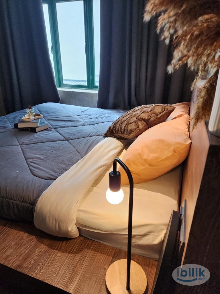 Lalaport Mall Master Room with Private Bathroom - Fully Furnished - Image 1