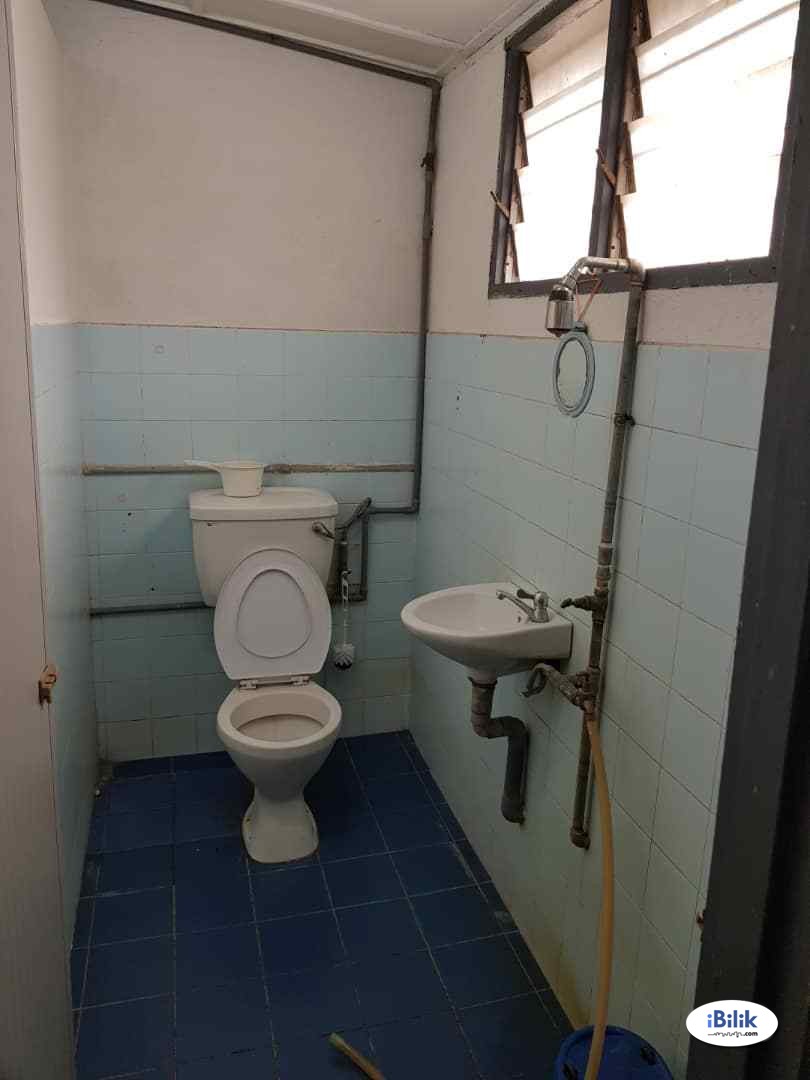 Middle Room at Taman Bunga Raya, Setapak - Image 3