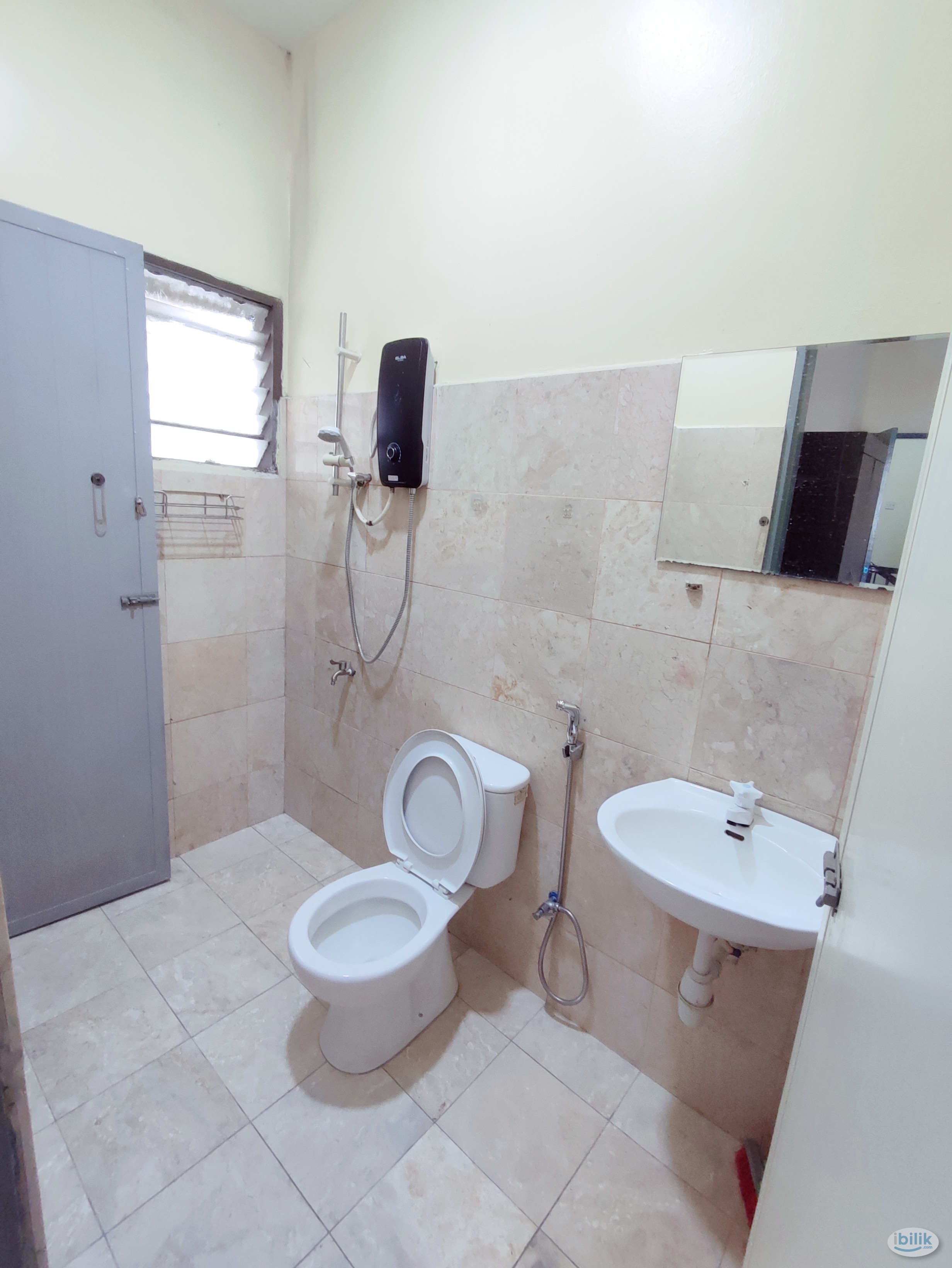 Female room at Ken Damansara 1 - Image 5