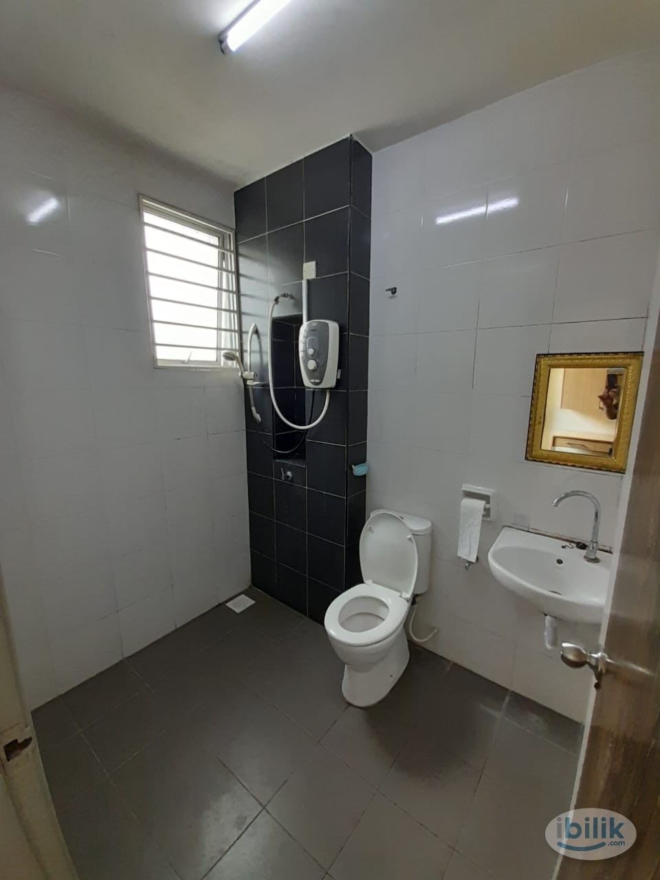 Middle Room at Bukit Tinggi , Klang With Private Bathroom  HOT UNIT - Image 3