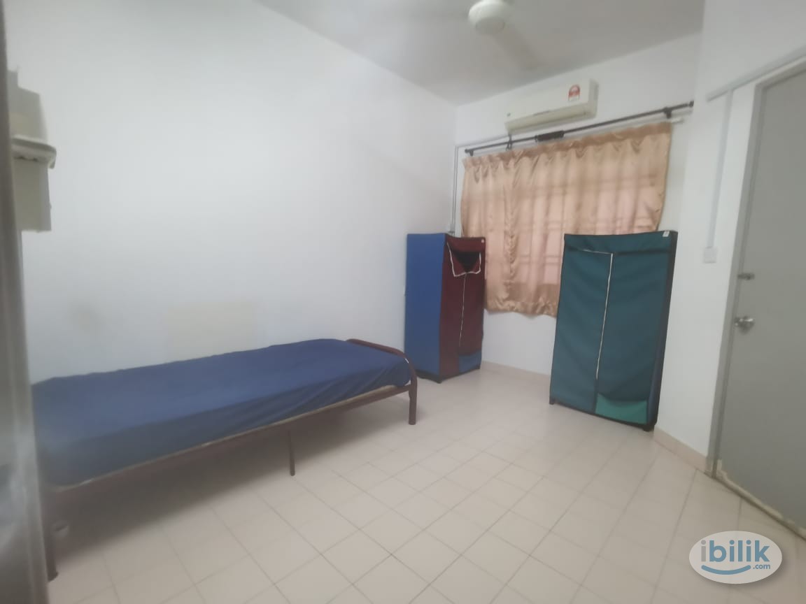One month deposit 🌈 Middle Room at Sepah Puteri, Kota Damansara - Image 1