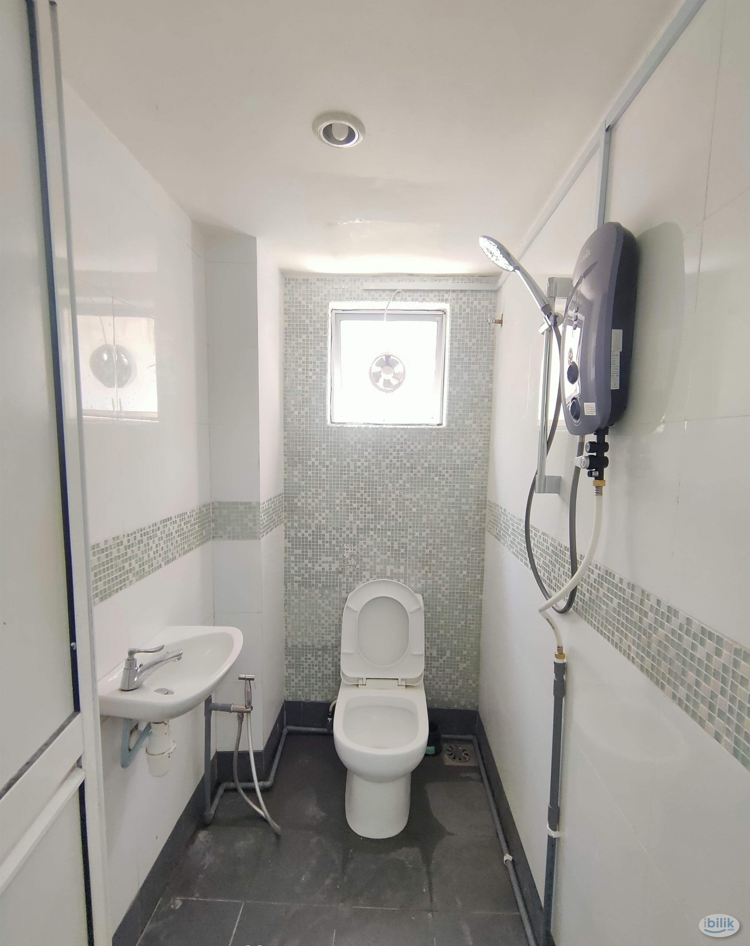 Can walking distance MRT Surian 🚄 Room at The Strand, Kota Damansara - Image 3
