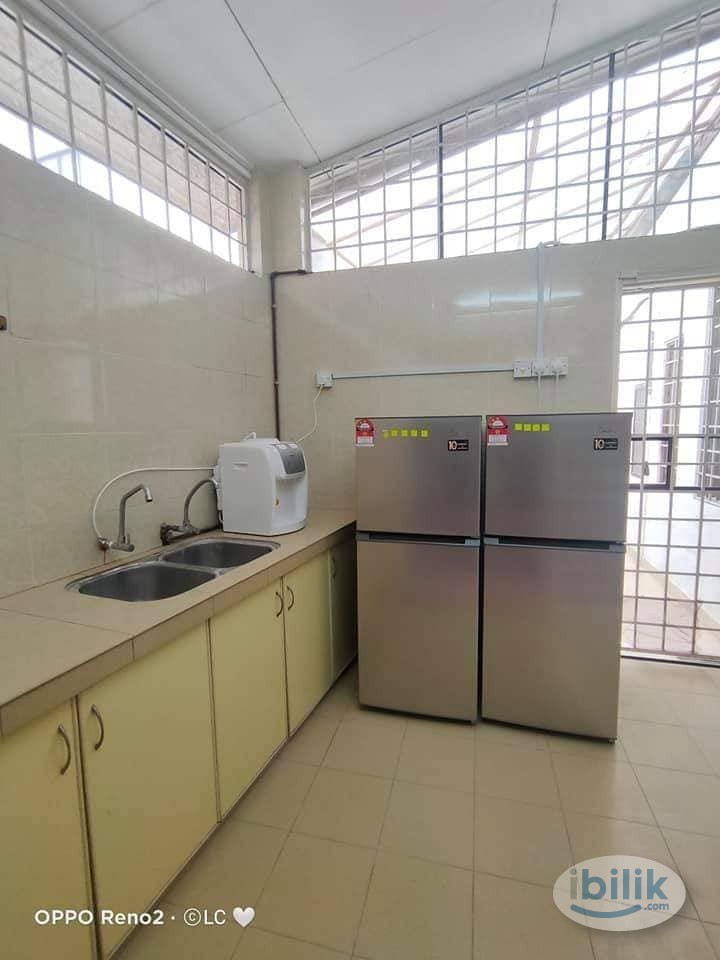 Middle Room at Taman Bukit Desa, Taman Desa near Mid Valley/ KTM Seputeh/ Bangsar - Image 3