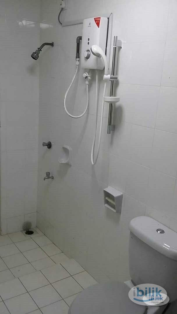 Middle Room at Casa Tebrau Condominium , Johor Bahru - Image 3