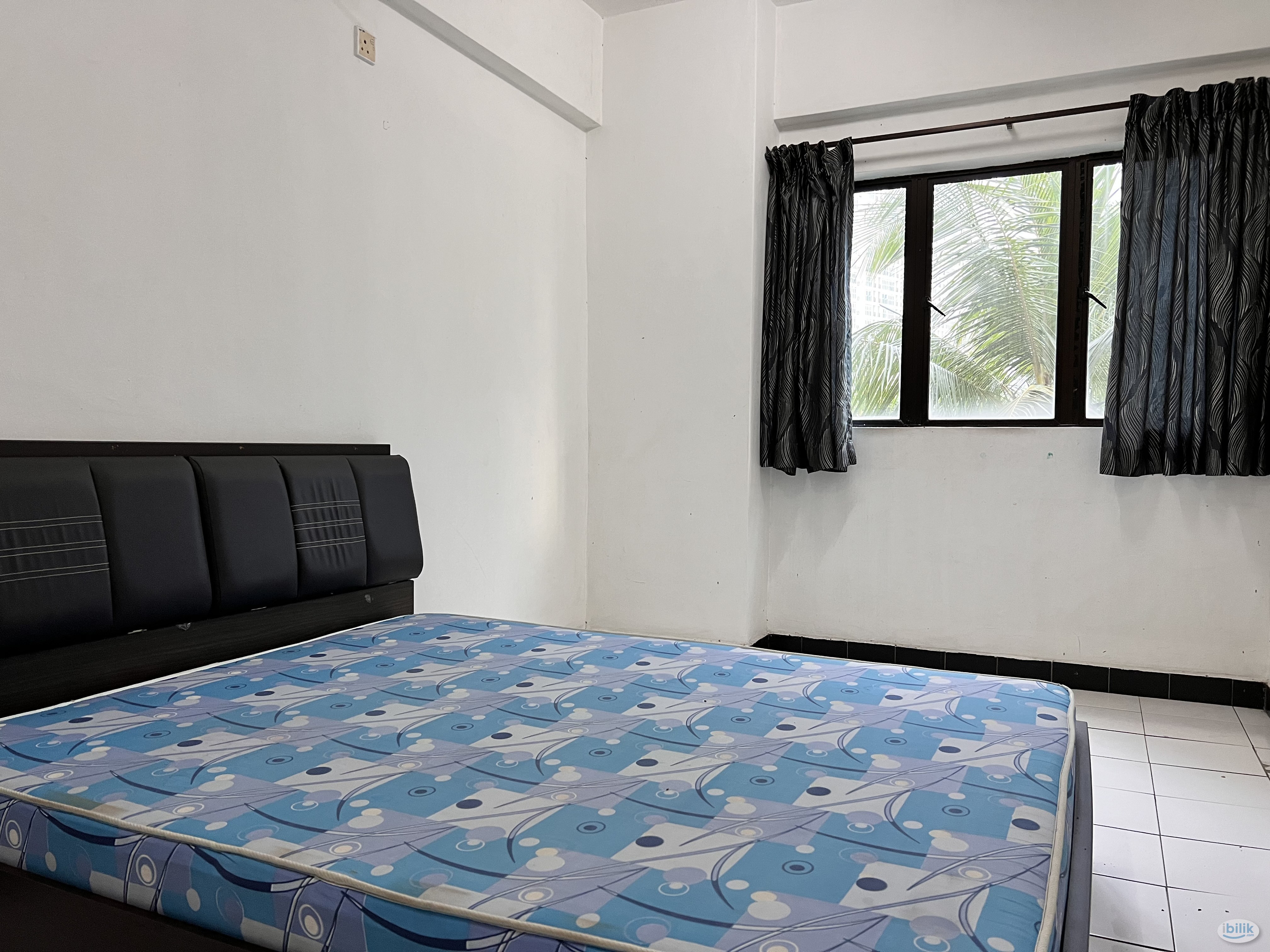 Large Room at Casa Tebrau Condominium , Johor Bahru - Image 1