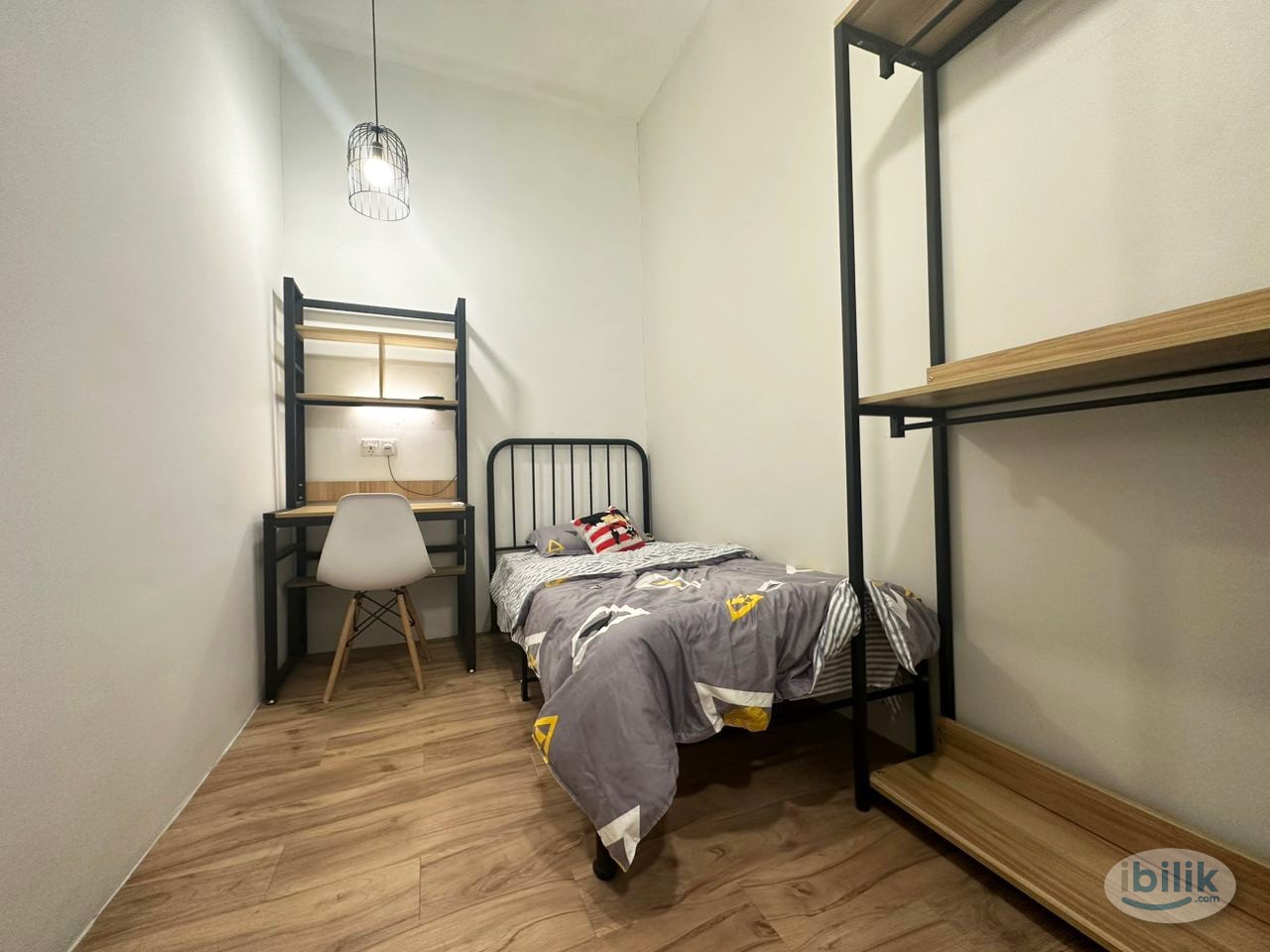 【New Renovated】Nadayu Sunway Single Aircon Room - Image 1