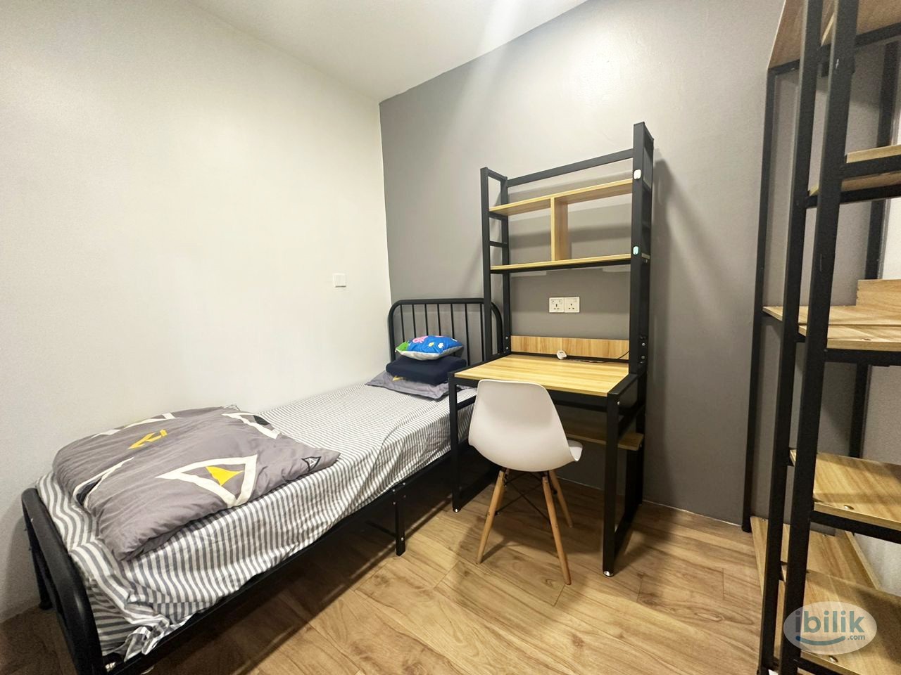【New Renovated】Nadayu Sunway Single Aircon Room - Image 2