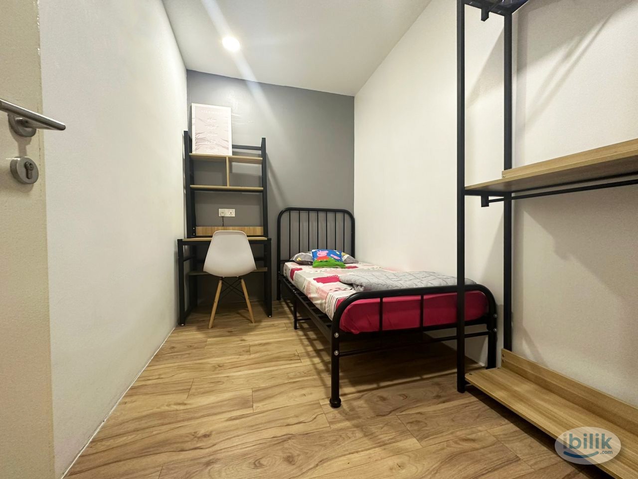 【New Renovated】Nadayu Sunway Single Aircon Room - Image 3