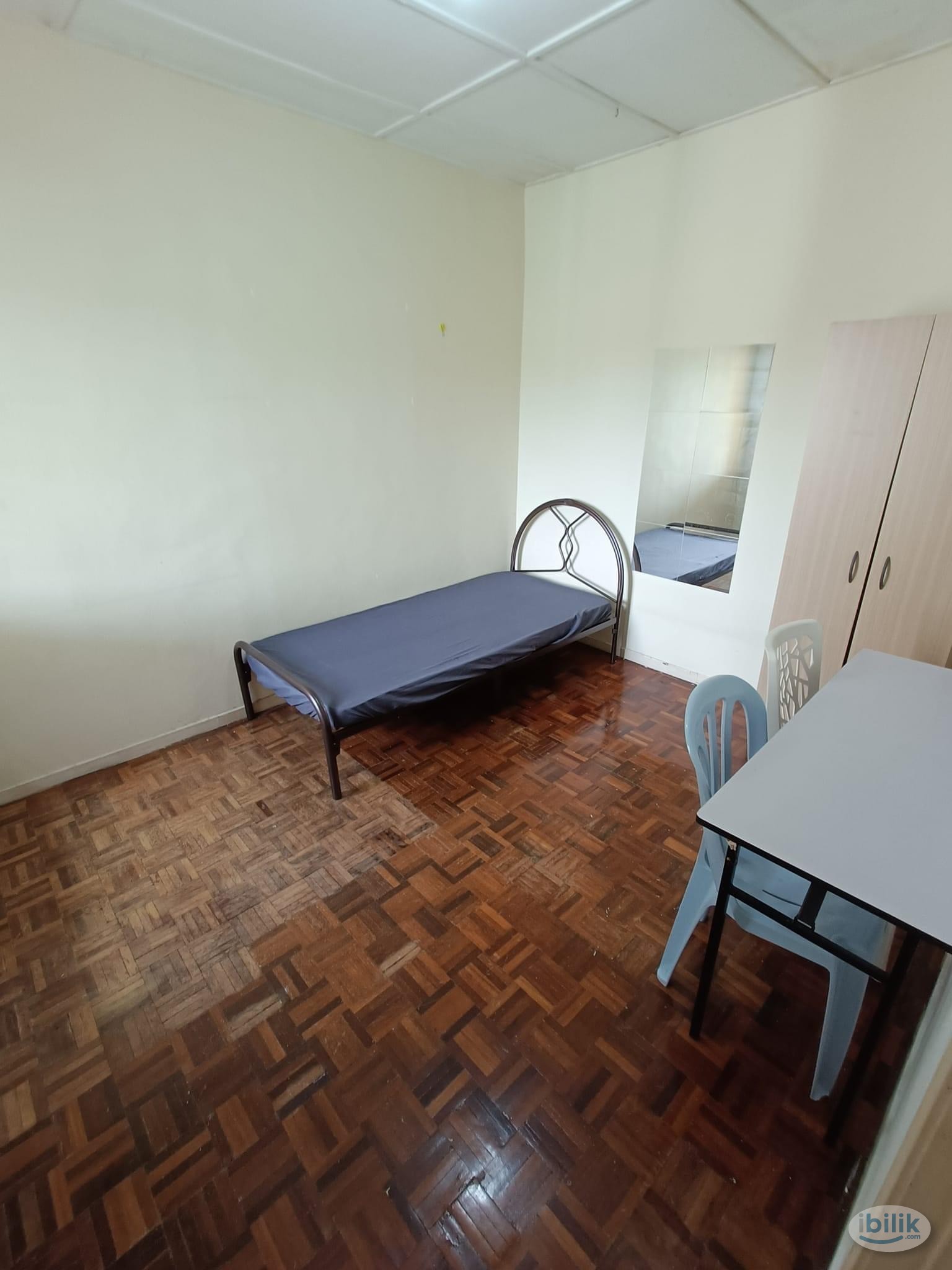 Cheapest Seri Kembangan Room 😱😱😱  Medium / Single Room to RENT AT  (JALAN LP2/17, TAMAN LESTARI PERDANA) - Image 1