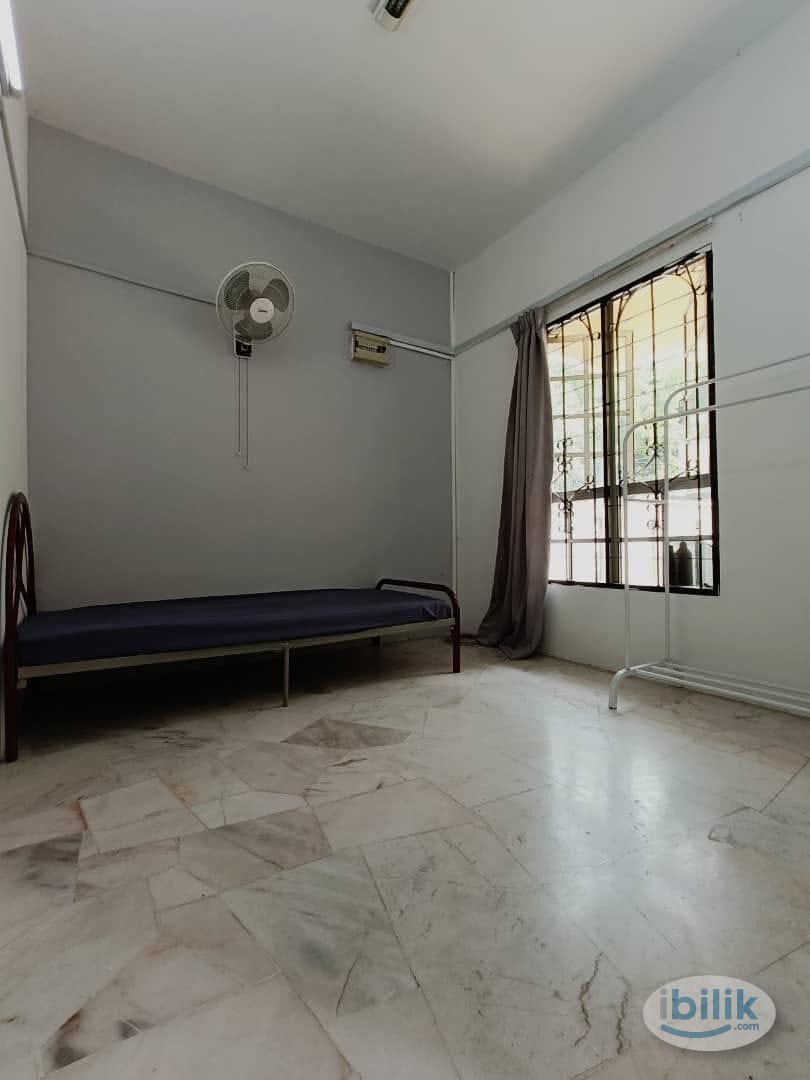Cheapest Seri Kembangan Room 😱😱😱  Medium / Single Room to RENT AT  (JALAN LP2/17, TAMAN LESTARI PERDANA) - Image 4