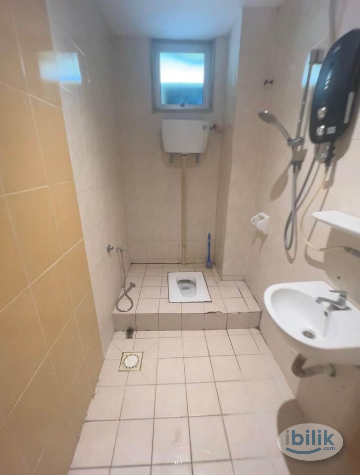 6mins drive 🚘 MRT Kepong Sentral 🚂 Room Rent @ Kepong - Image 5