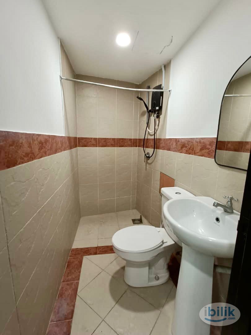 8mins 🚗 Bukit Jelutong & AEON Mall Shah Alam 🏡 Room Rent at Subang Permai - Image 2