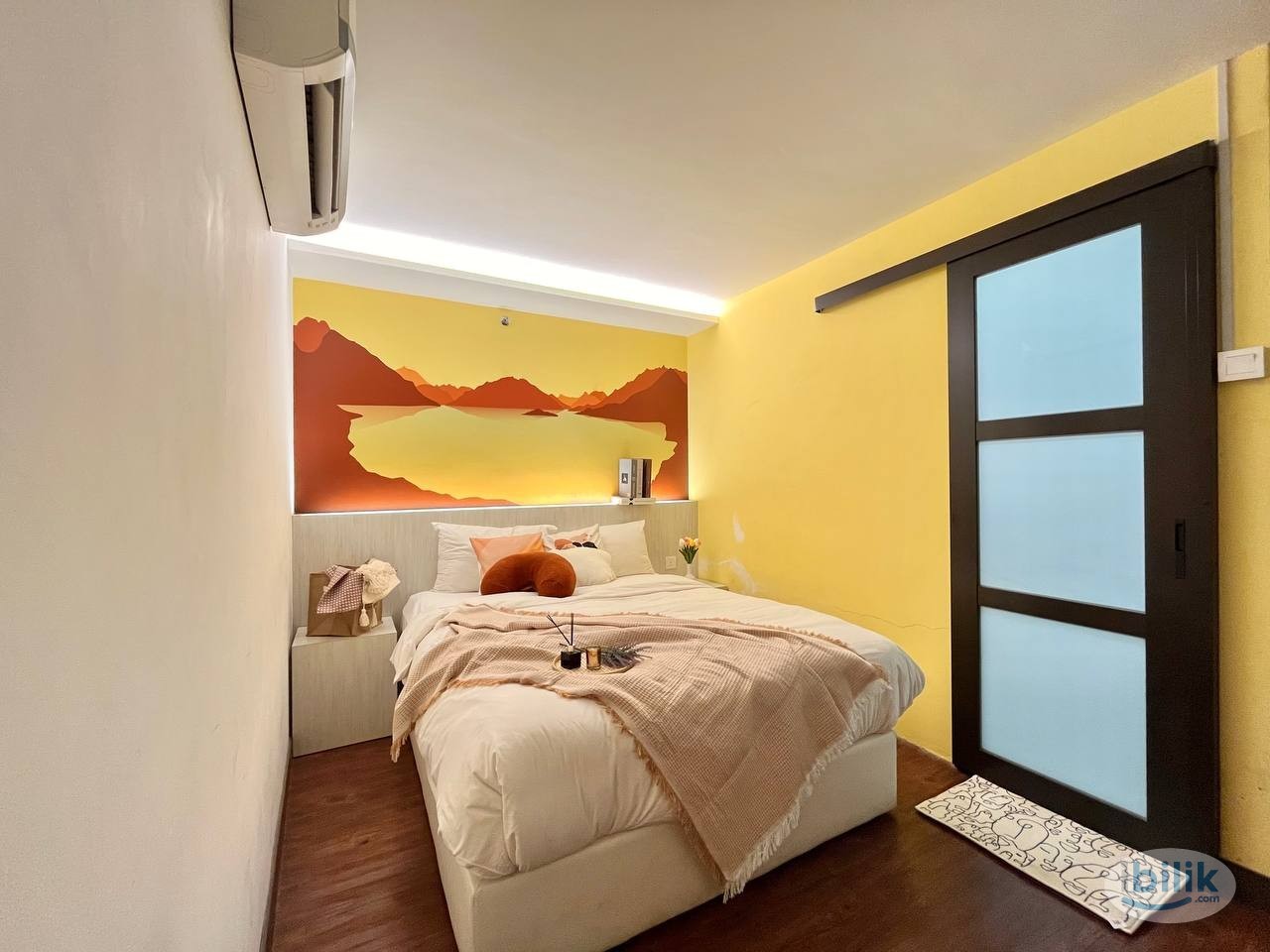 🔥0️⃣Zero Deposit✅🔥,10Mins Walk To LRT Maluri , 5Mins Drive To Sunway Velovity & My Town, Hotel Master Bedroom With Priva - Image 1