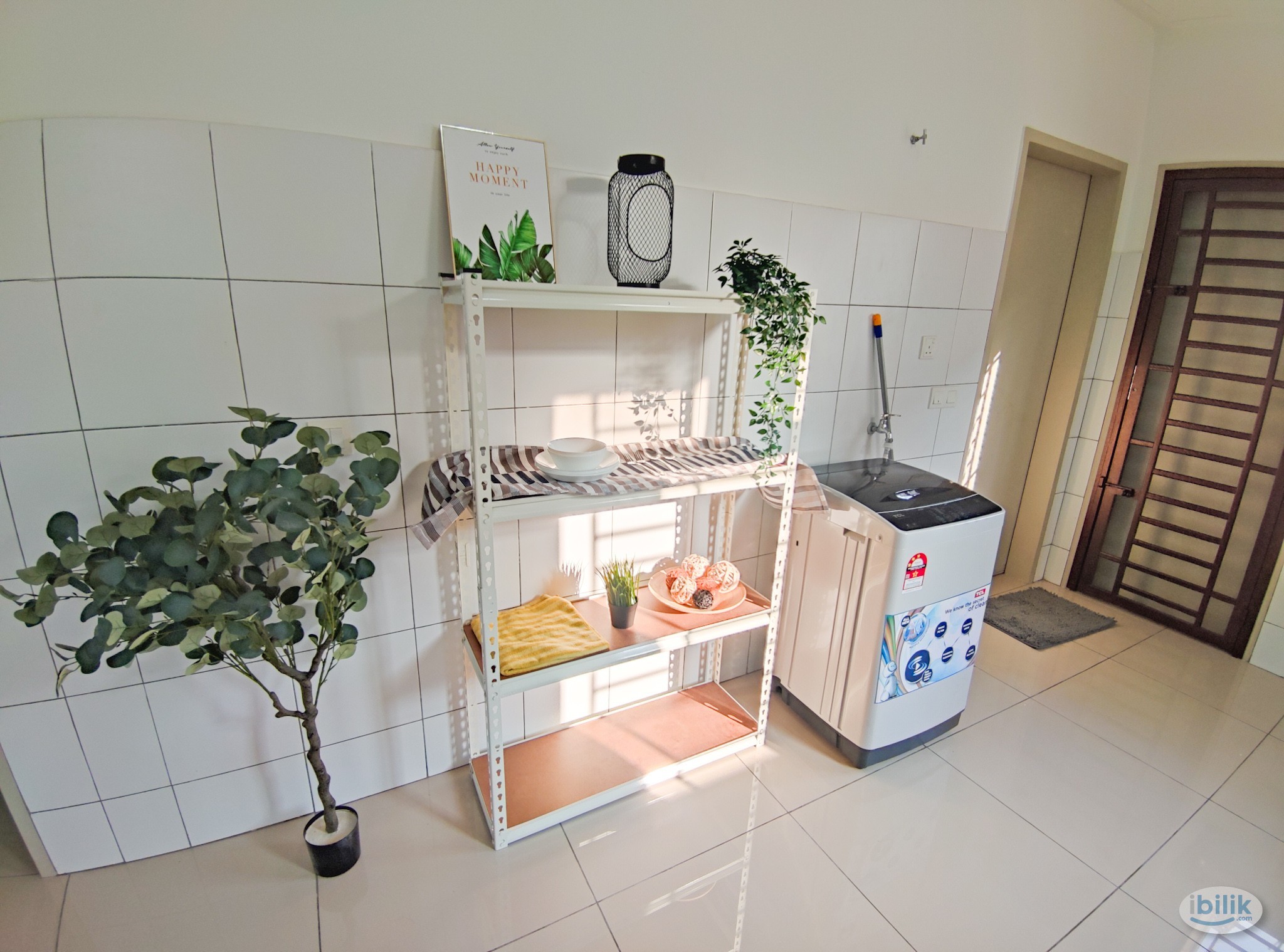 Single Room with Attached Bathroom at Telok Panglima Garang - Image 4