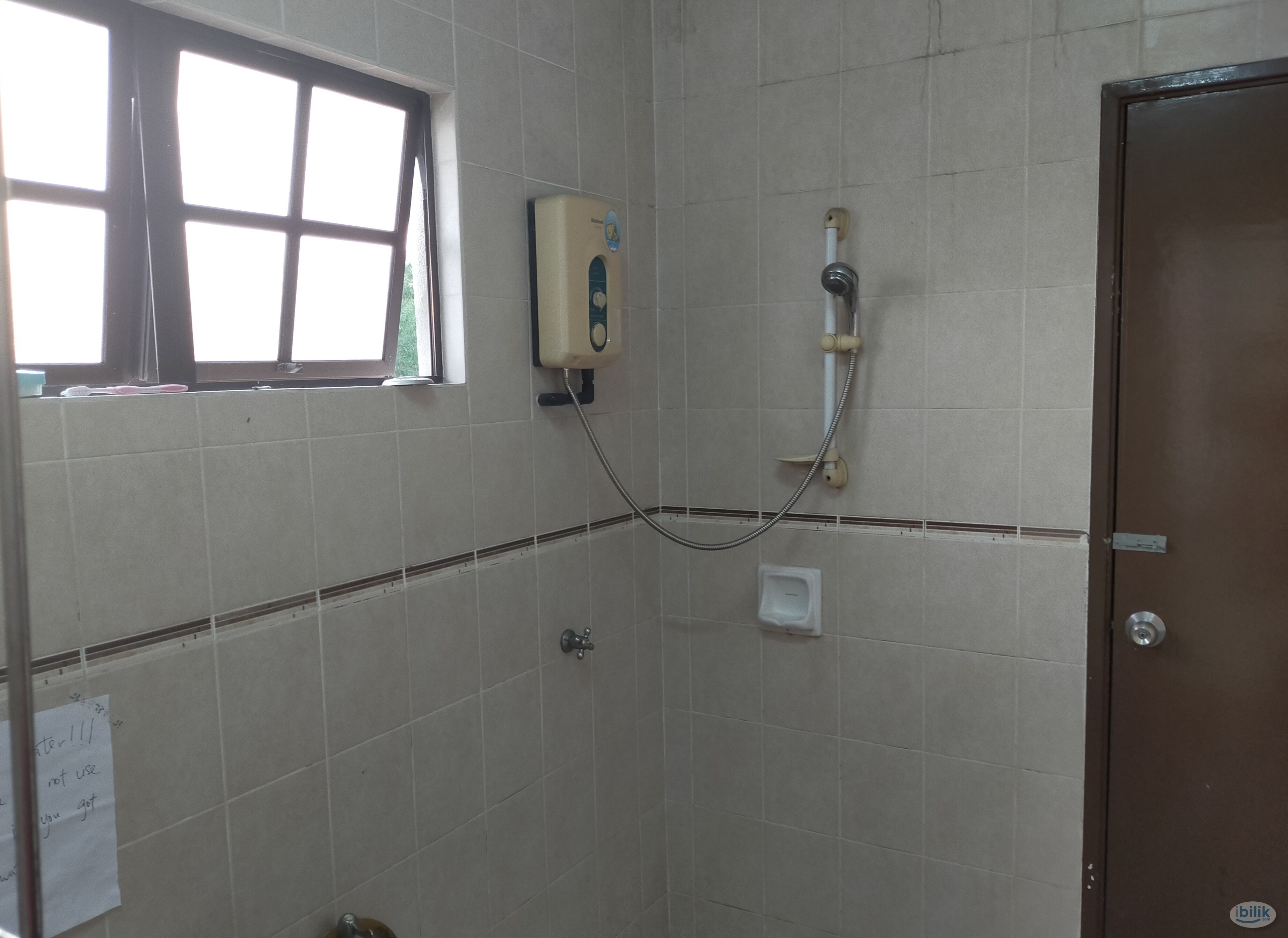 Middle Room Rent with Attached bathroom 🚽 in Bandar Puteri, Puchong near LRT Station - Image 1