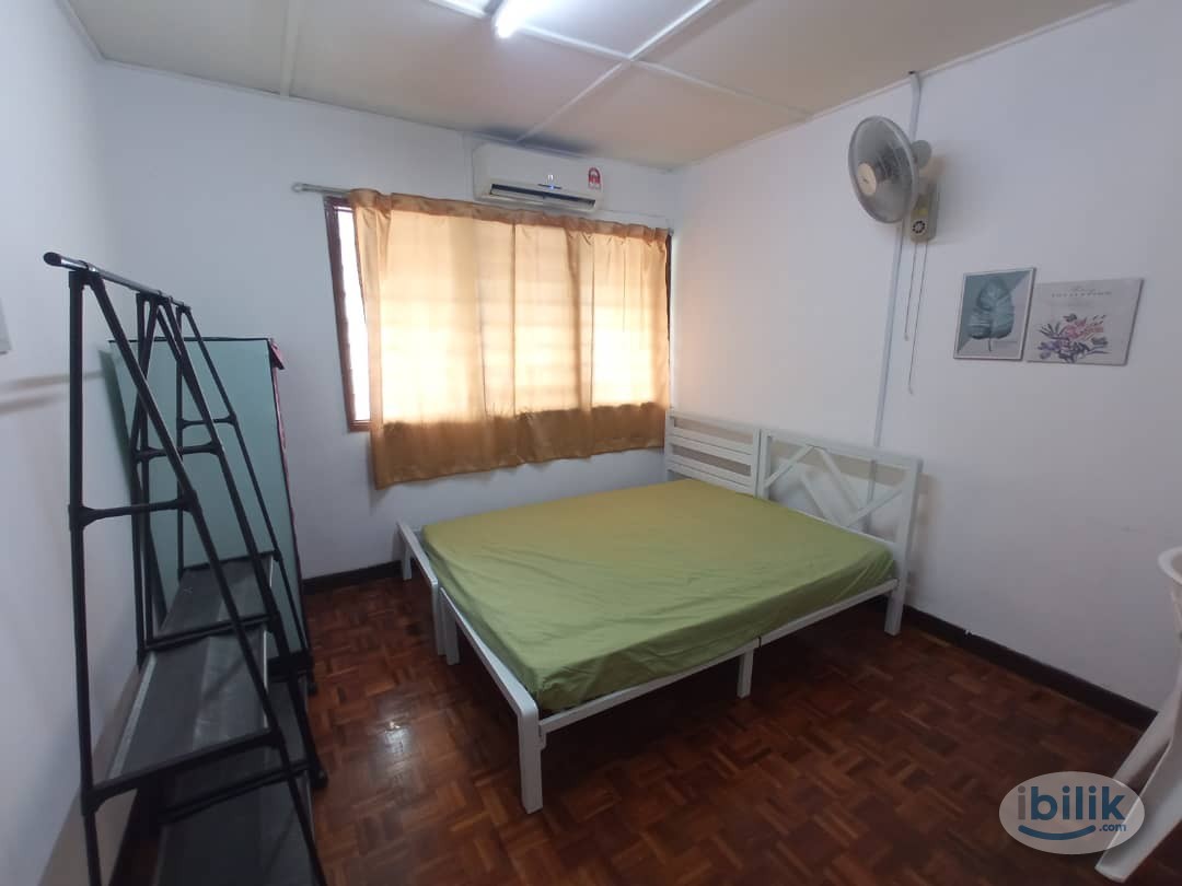 🌻1 Month Deposit🌻 Middle Room with AirCond Rent in Bandar Puteri, Puchong - Image 1
