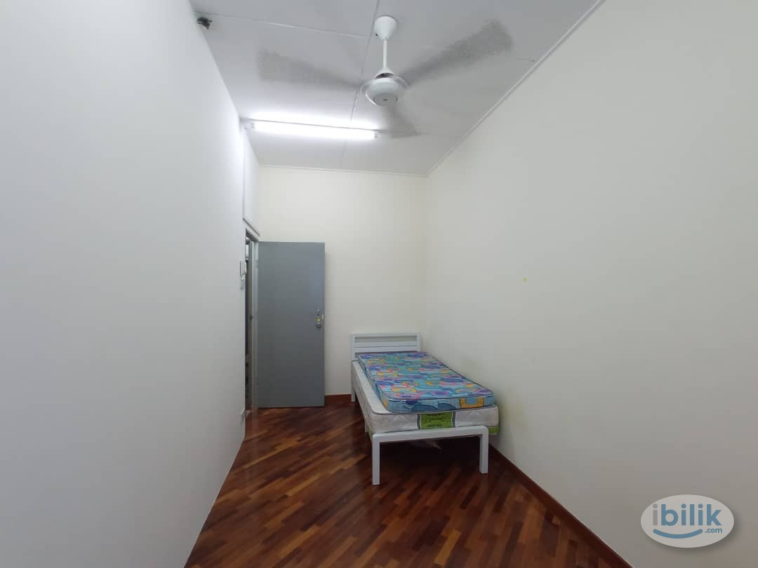 Easy Access LRT Station 🚡 Comfy Room for Rent in Bandar Puchong - Image 2