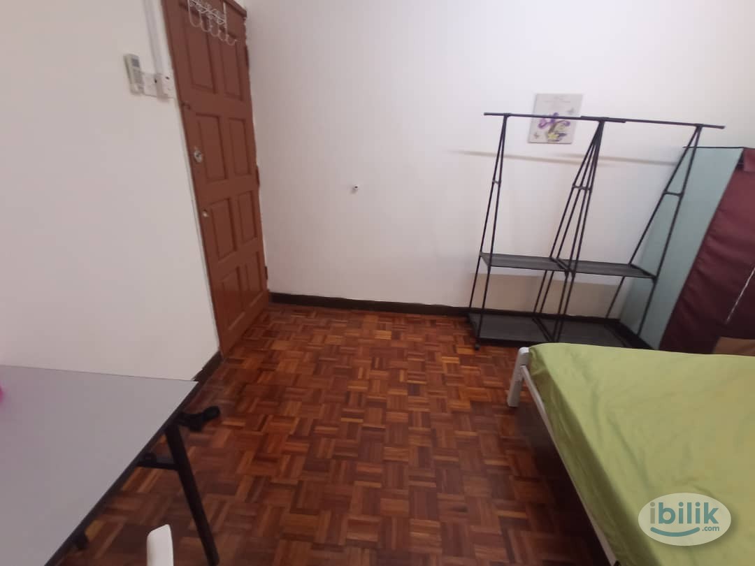 Comfy Medium Room for rent near LRT Station Bandar Puchong Jaya🌈 - Image 1