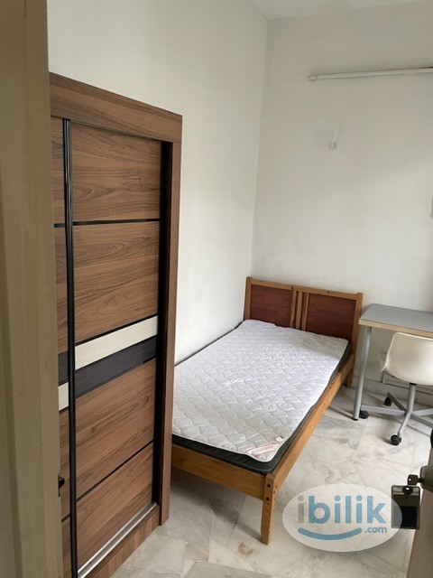 room with attached bathroom at my place apartment in ss15 🚶‍♀️to INTI college & LRT - Image 2