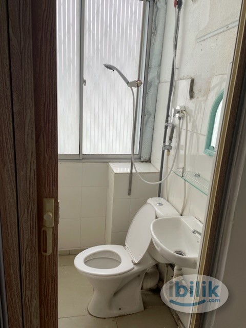 room with attached bathroom at my place apartment in ss15 🚶‍♀️to INTI college & LRT - Image 3