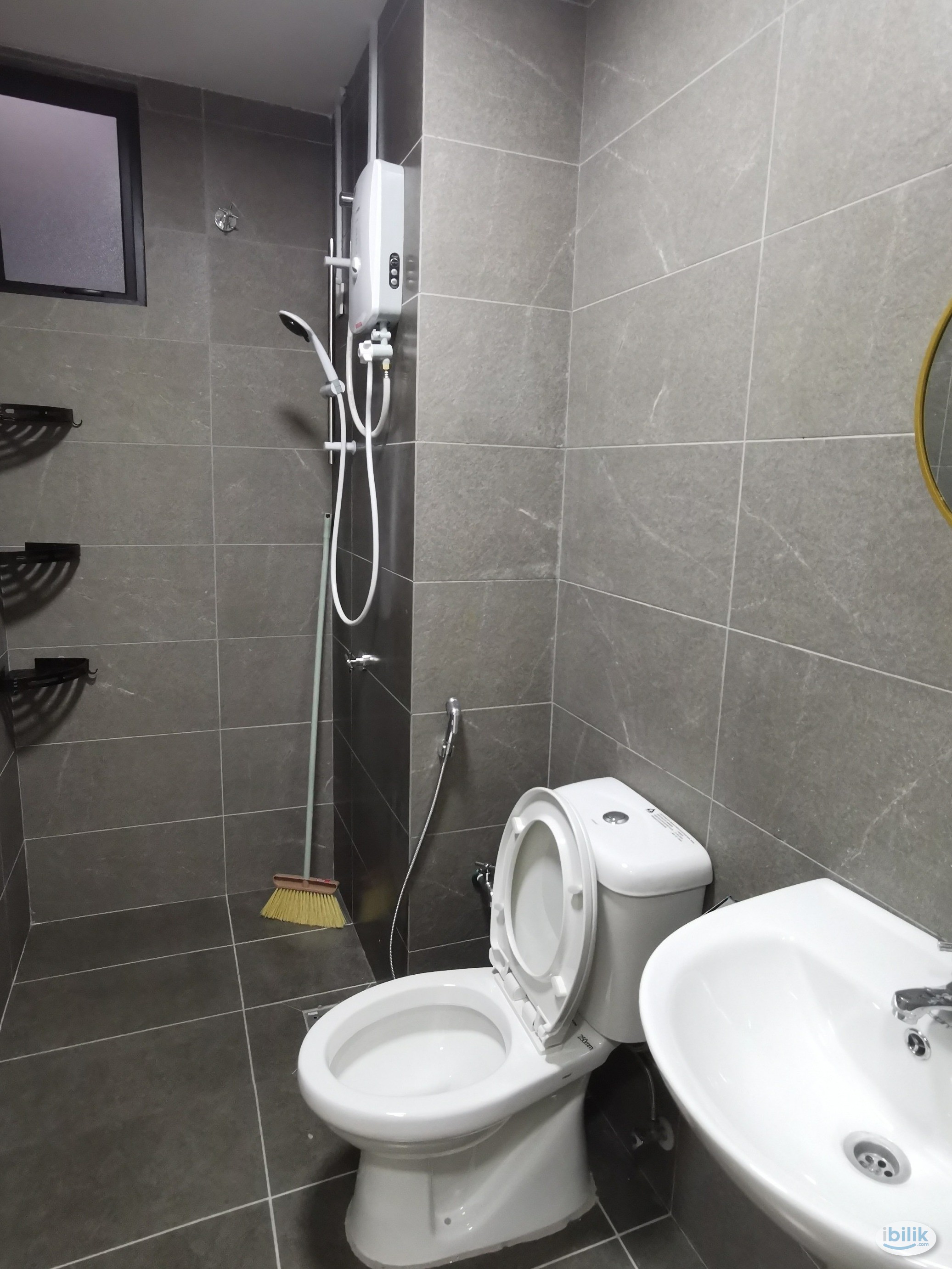 Fully Furnished Middle Room at Majestic Maxim @ MRT Taman Connaught - Image 3