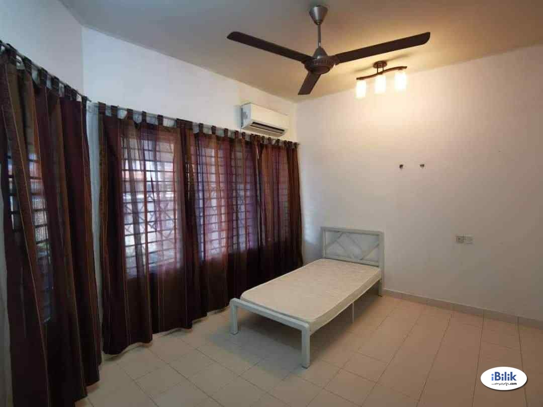 Middle Room at Kota Damansara, Petaling Jaya - Image 1