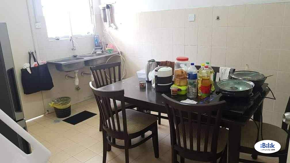 Middle Room at Kota Damansara, Petaling Jaya - Image 4