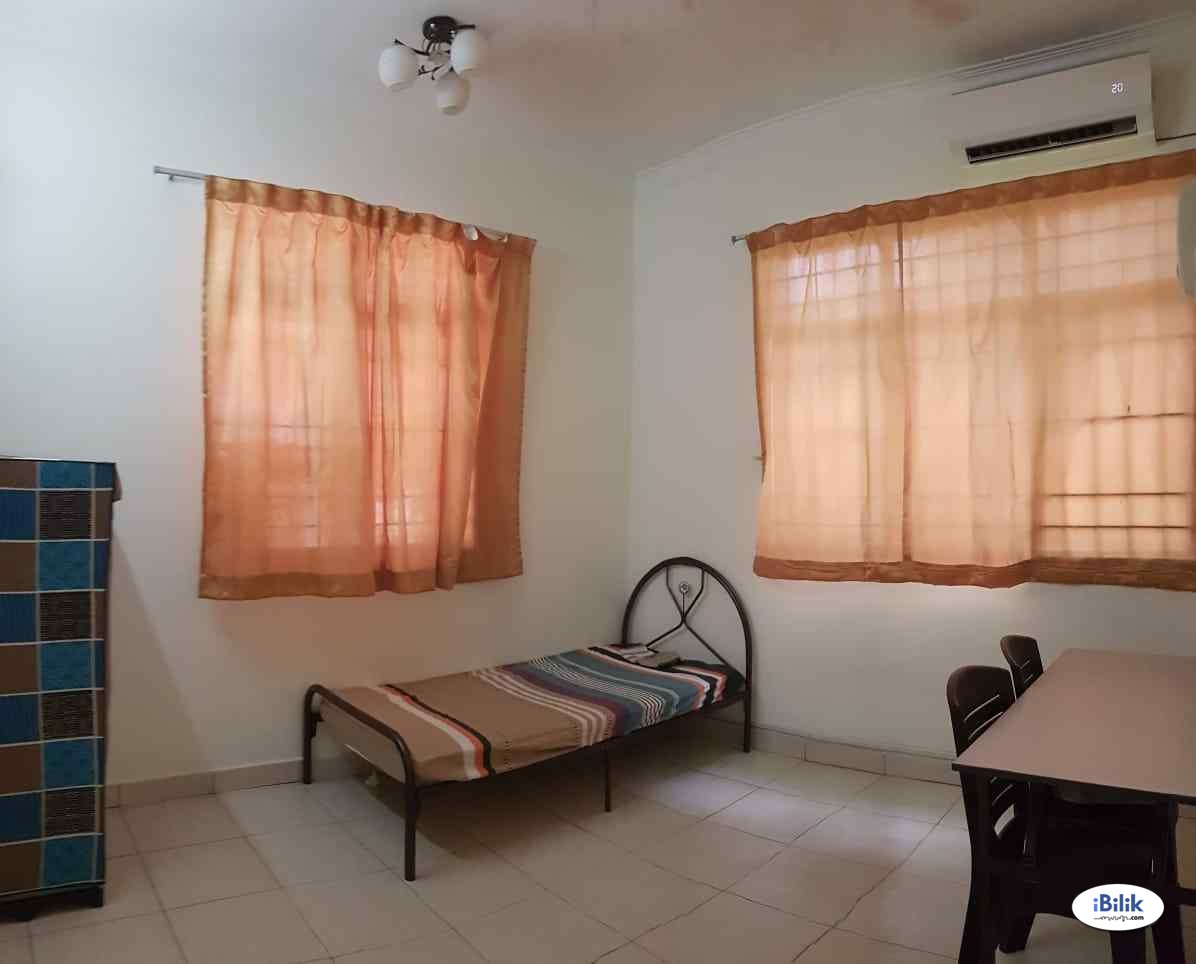 Middle Room at Bukit Rahman Putra, Sungai Buloh - Image 1