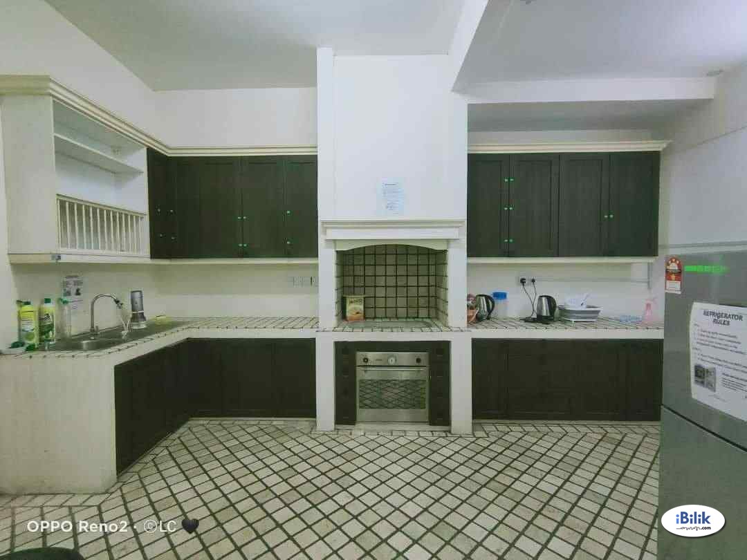 Middle Room at Tropicana Indah, Tropicana - Image 3