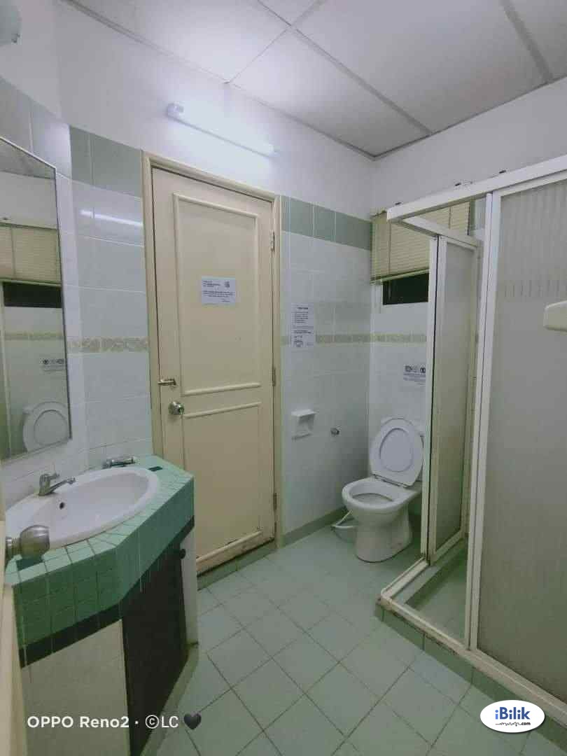 Middle Room at Tropicana Indah, Tropicana - Image 4