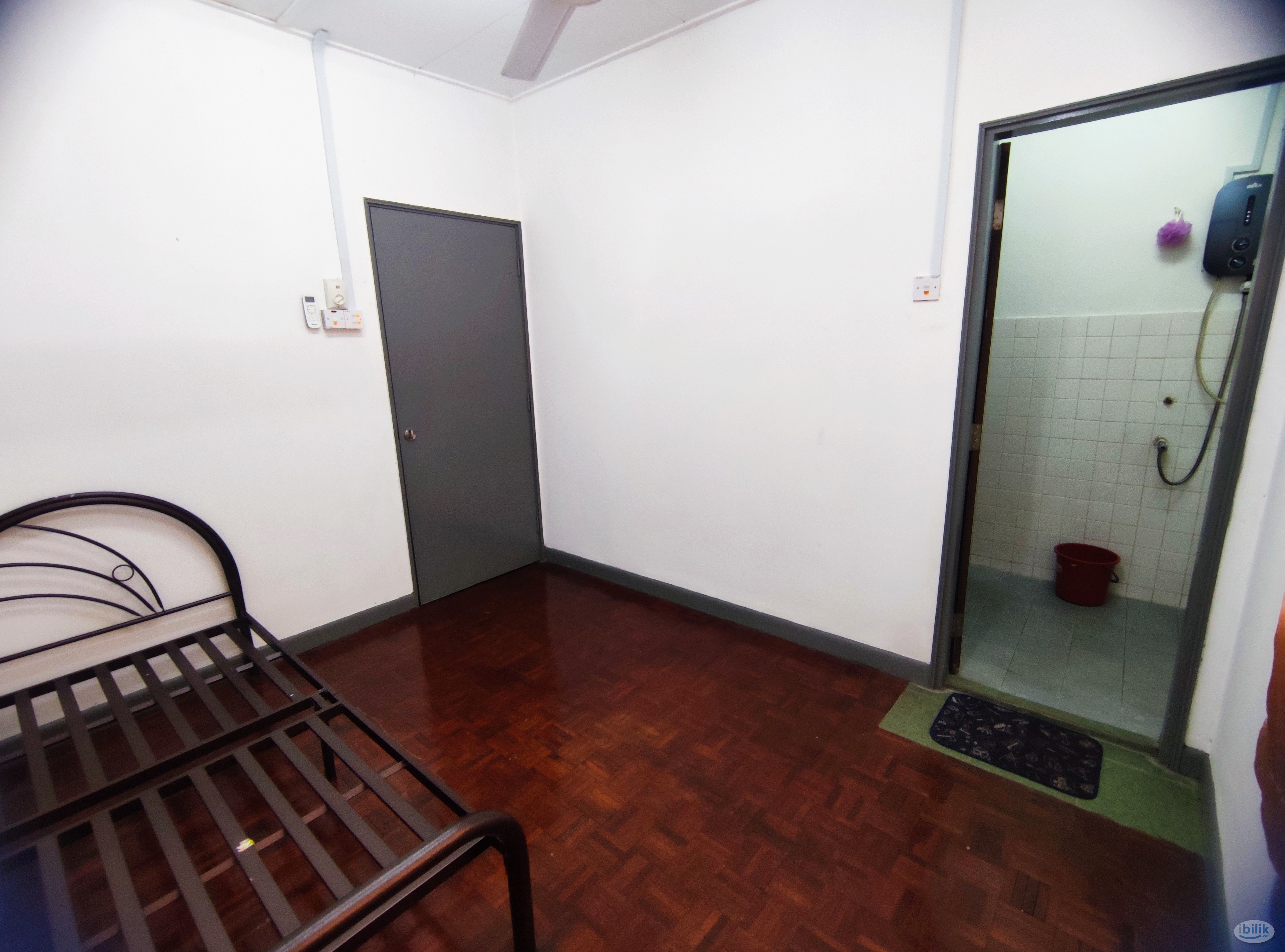 Near 🚶‍♂️ to Shoplots & Restaurants 🏡 One Month Deposit Room at Damansara Kim Jln SS20 - Image 2