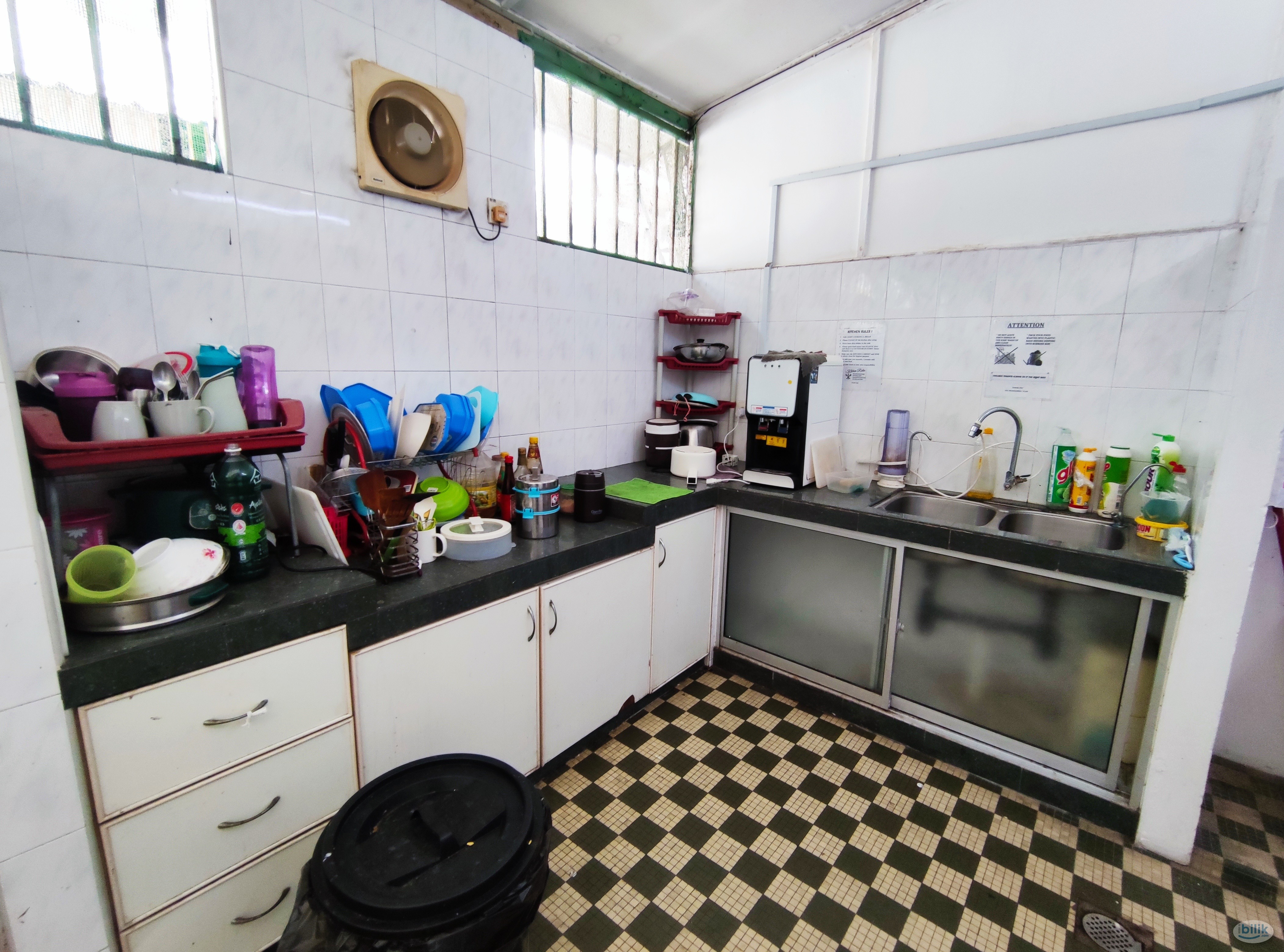 Near 🚶‍♂️ to Shoplots & Restaurants 🏡 One Month Deposit Room at SS24 Petaling Jaya - Image 1
