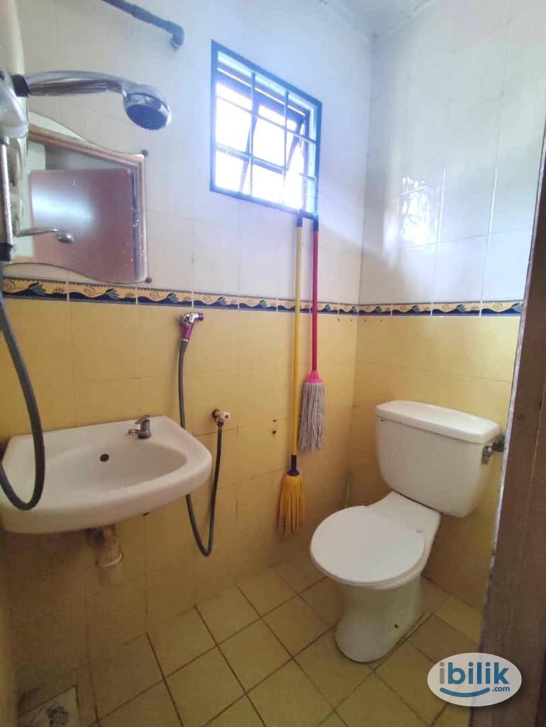10mins 🚶‍♂️ to SEGi University College 🏫 Room for Rent at Kota Damansara - Image 1