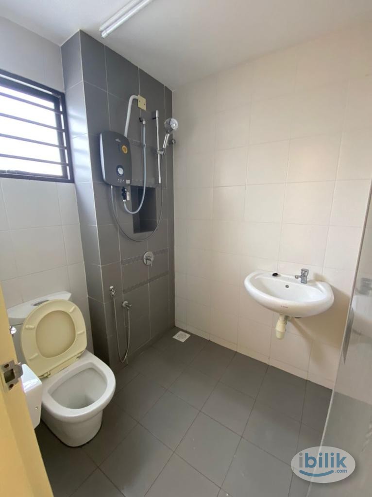 Medium rooms in Seri Pinang Apartment - Image 3