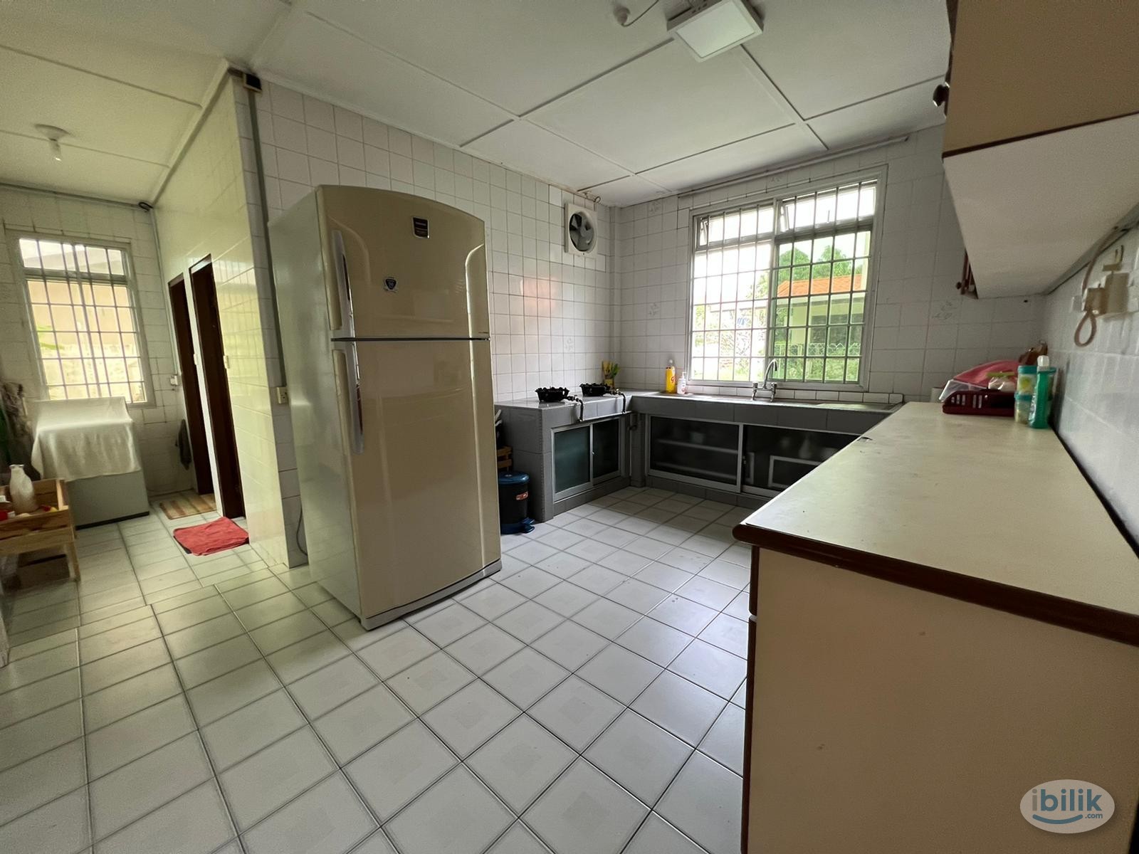 PUJUT Spacious Middle Room (1st floor) at Miri, Sarawak - Image 1