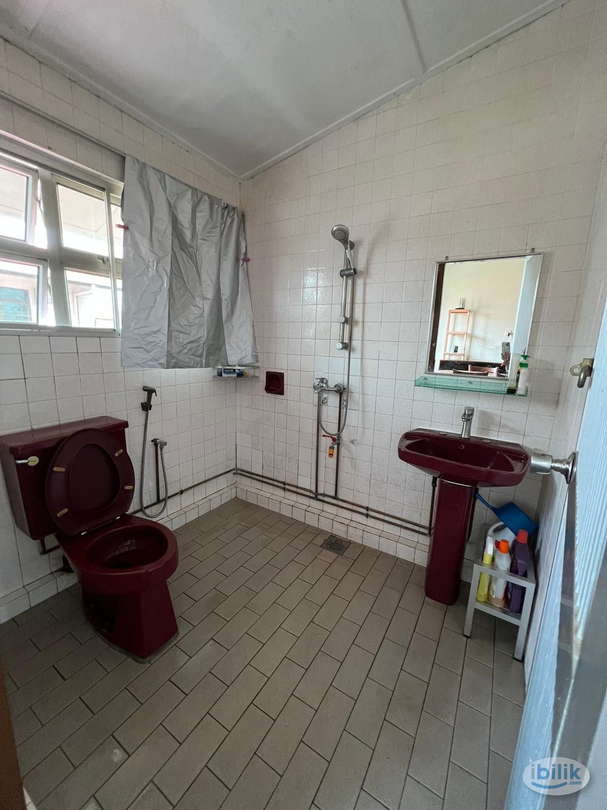 PUJUT Spacious Middle Room (1st floor) at Miri, Sarawak - Image 3
