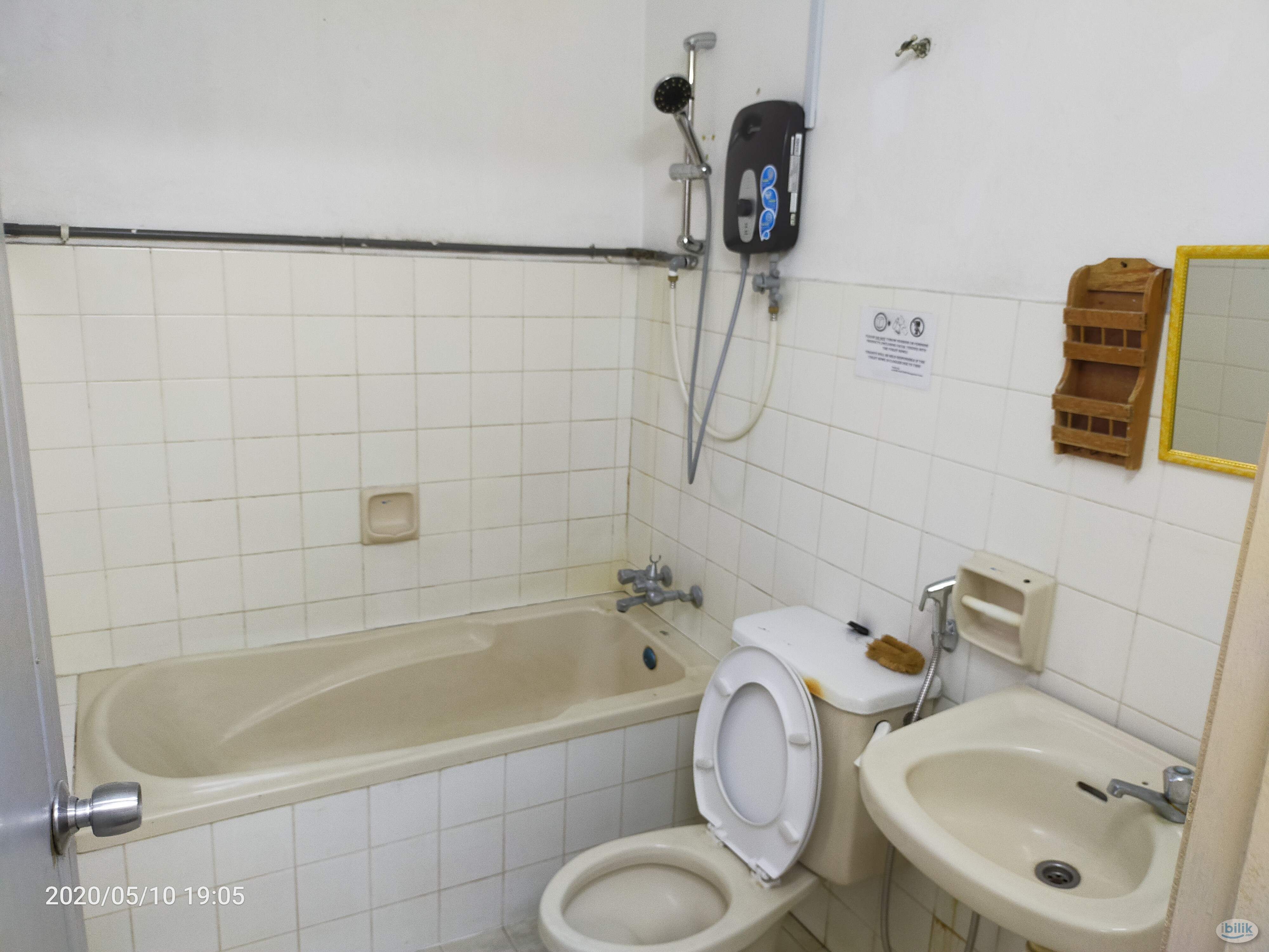 One month deposit 🌈 Middle Room at Sri Petaling, Kuala Lumpur - Image 3