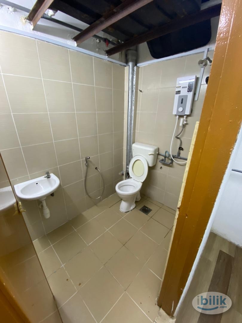 One Month Deposit❗Middle Room near Taman Connaught, Cheras - Image 3