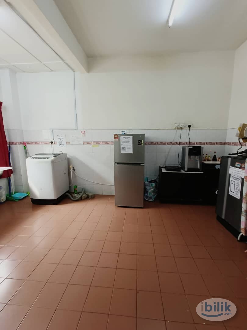 🔥🔥Cheapest Medium room INCLUDE UTILITY 🤫🤫NEART TO IOI PUCHONG, SETIA WALK ,, RESTAURANT ,MINI MART , BUS STOP - Image 4