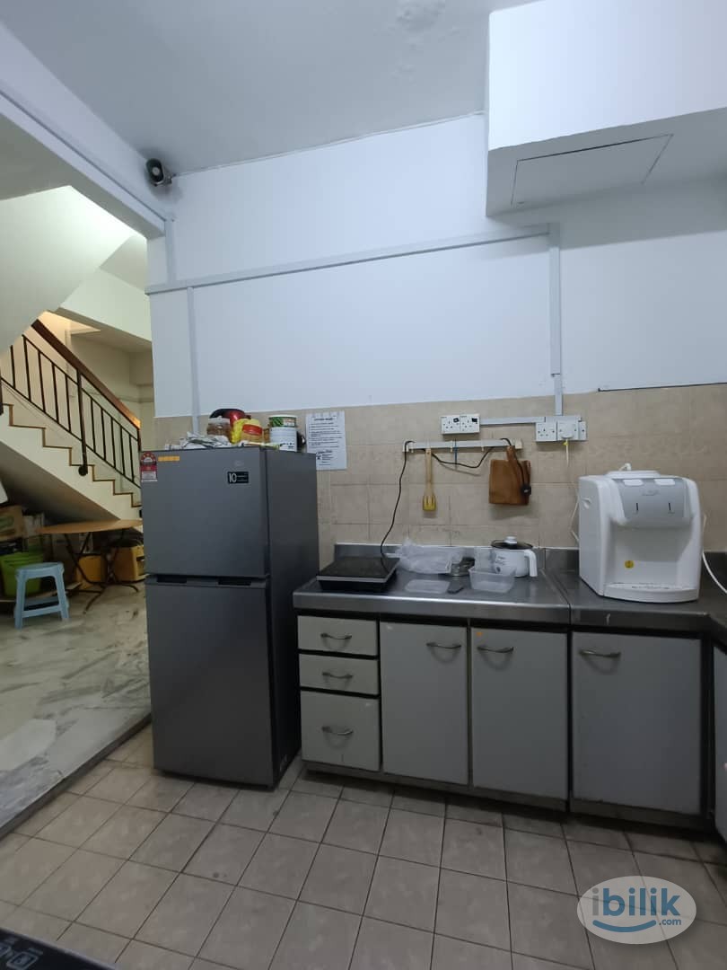 SINGLE ROOM WITH AIRCOND AT 📍📍JALAN WAWASAN 2/12🔥 WIFI PROVIDED , NEAR TO IOI MALL , SETIA WALK , AEON , GROCERY , FOOD  - Image 3