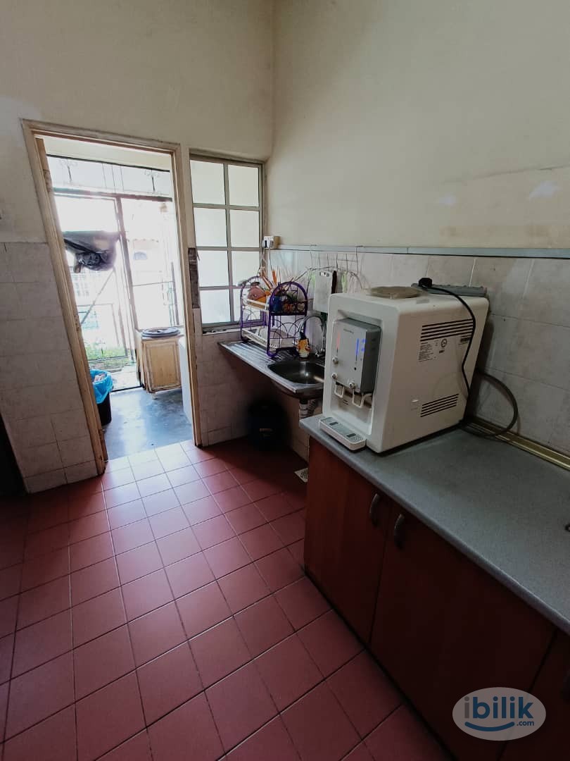 SINGLE ROOM WITH WINDOW 🔥🔥JALAN LP 2/17 NEAR TO MALL , MRT STATION , STARBUCK , FAST FOOD , GROCERY - Image 3