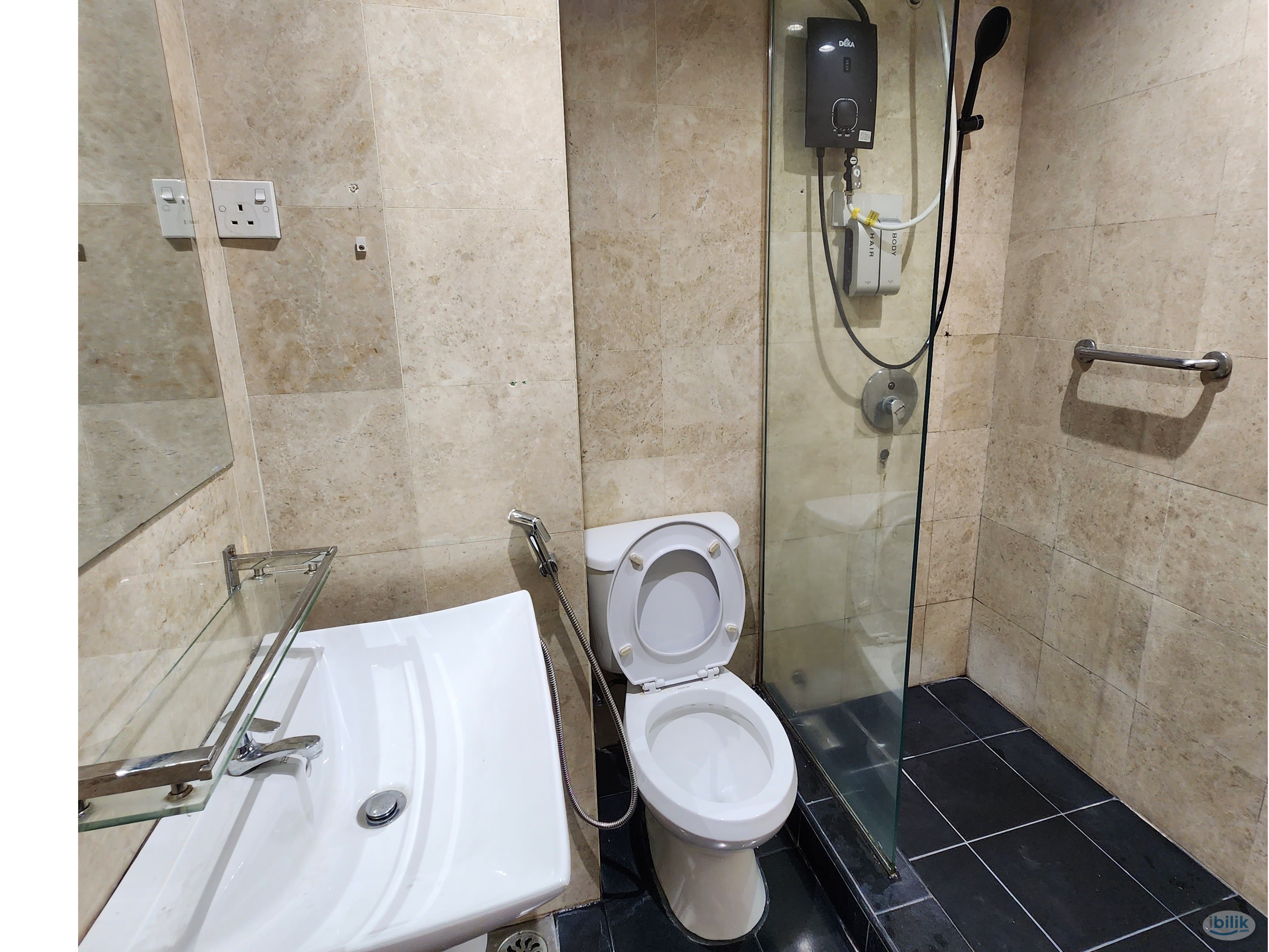 Middle Room at Berjaya Times Square, Easy Access Bukit Bintang / Jln imbi with High Free WI-FI - Image 5