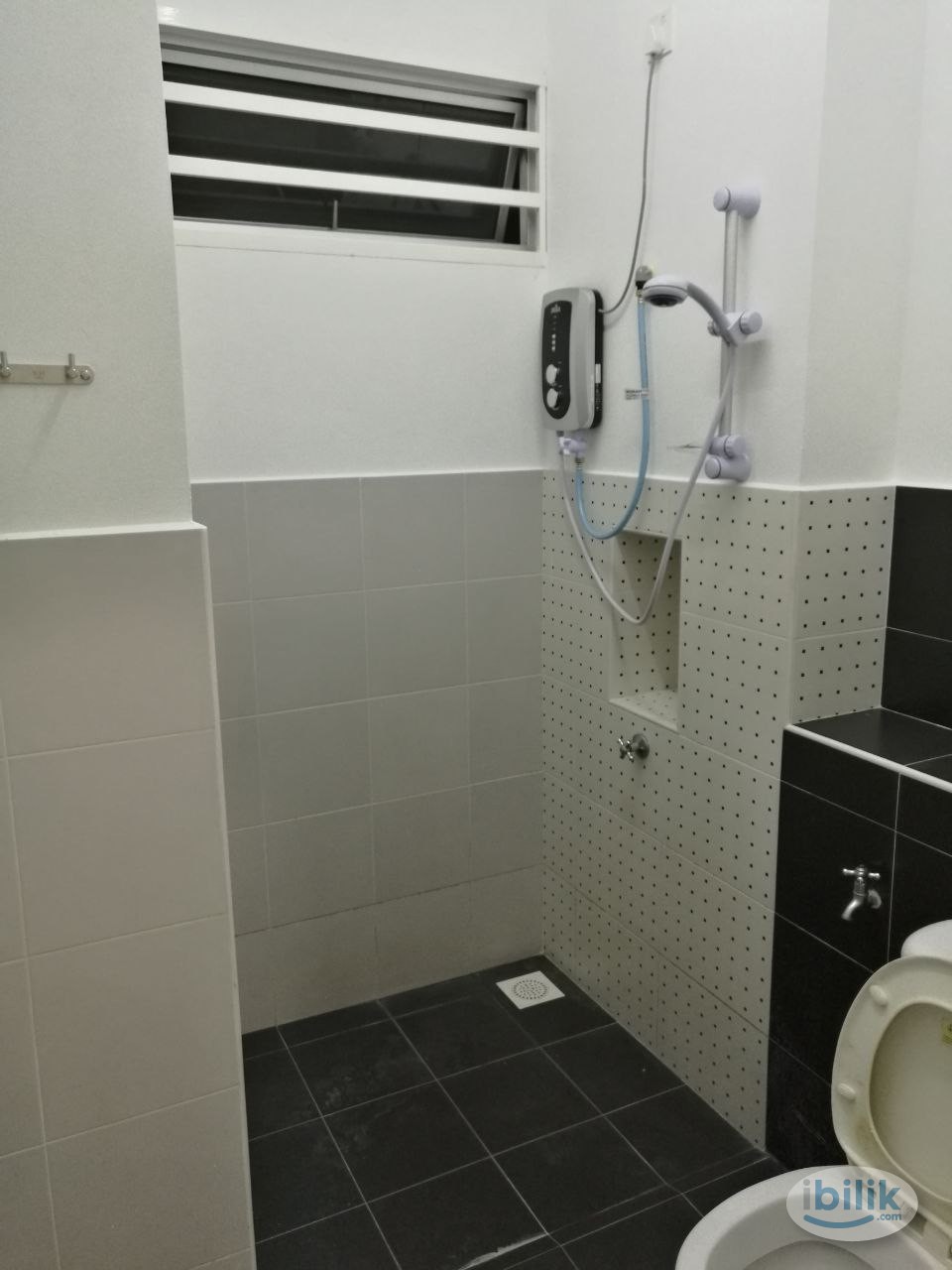 NO AGENT FEE :Middle Room 8 AVENUE @ (Bukit Indah): Gated & Guarded: Fully Furnish with Shared Toilet, Johor Bahru - Image 1