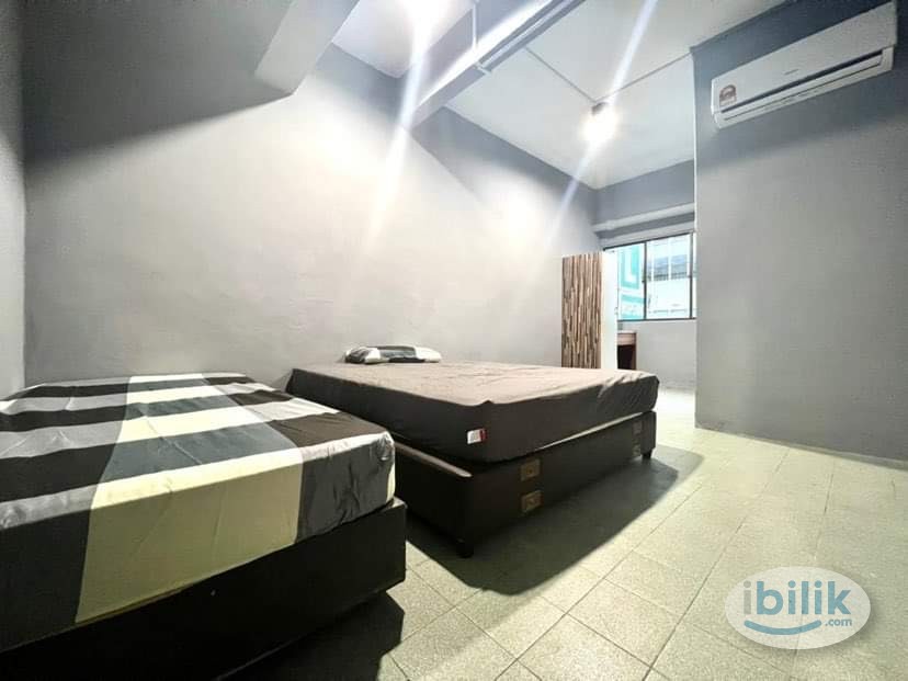 🌈Master Room🚌10 Min To CIQ💰300 Booking Fee - Image 2