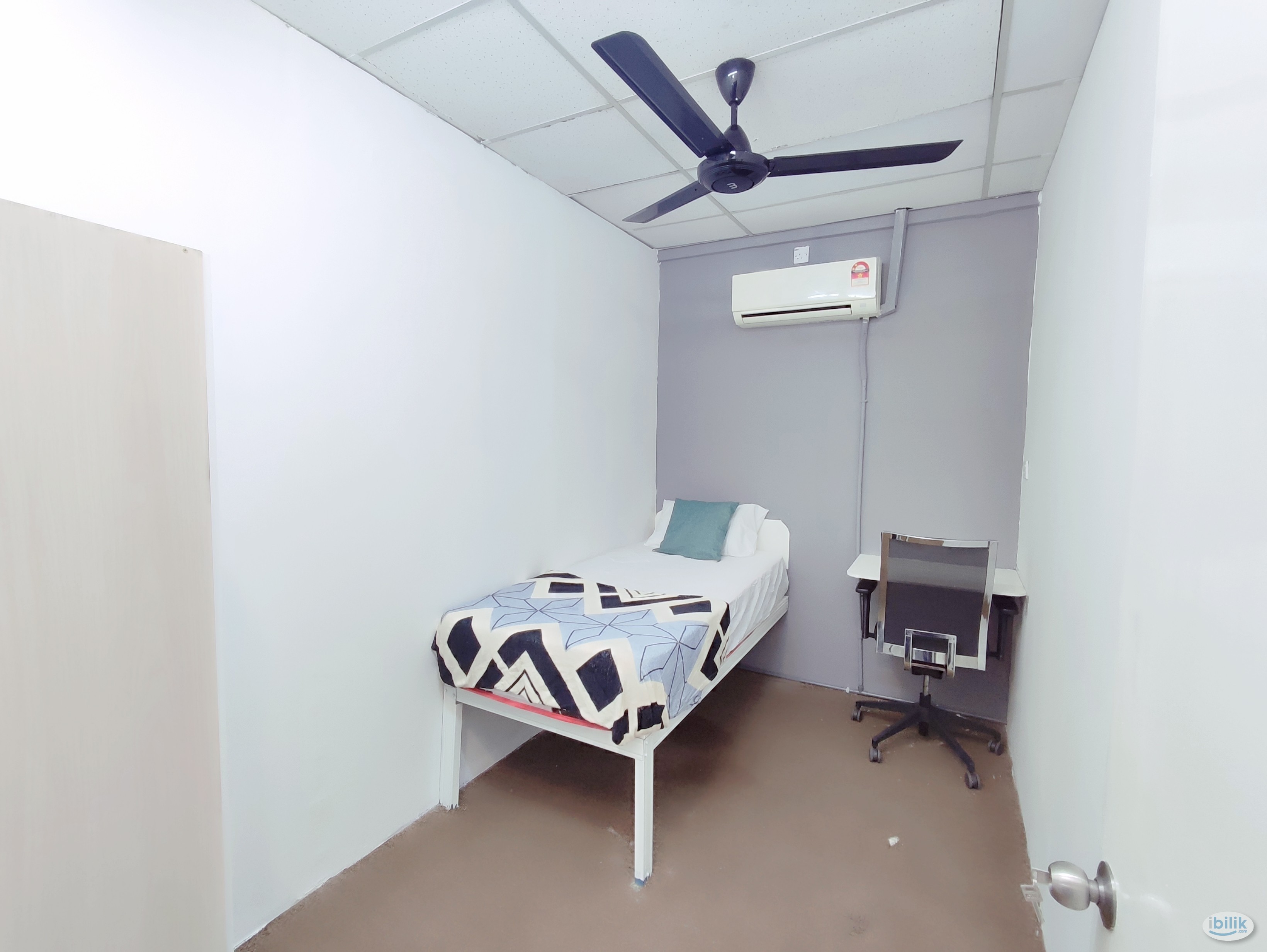 Female private single room at glomac Centro Bandar utama - Image 1